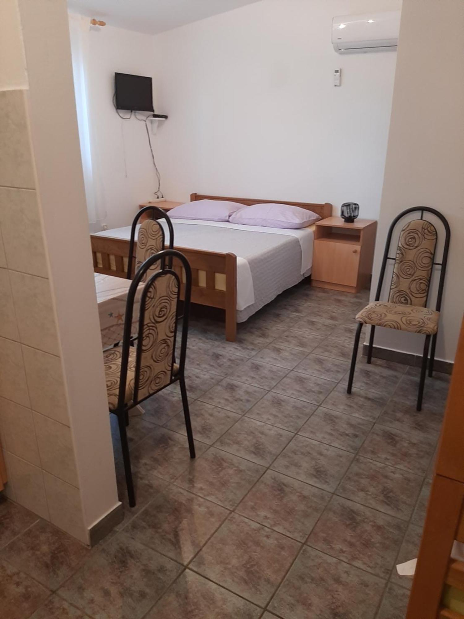 Apartments Marta Starigrad Paklenica Rum bild