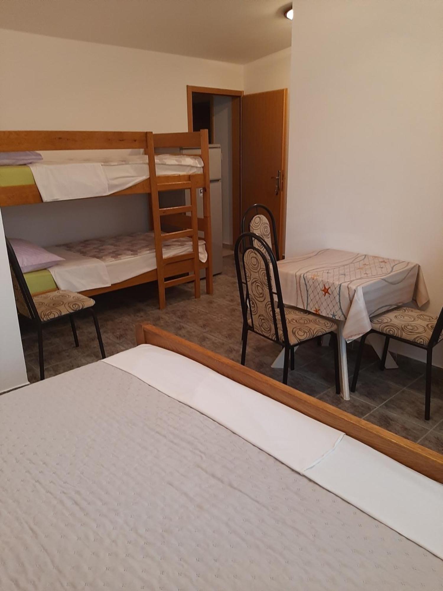 Apartments Marta Starigrad Paklenica Rum bild