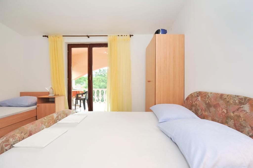 Apartments Marta Starigrad Paklenica Rum bild