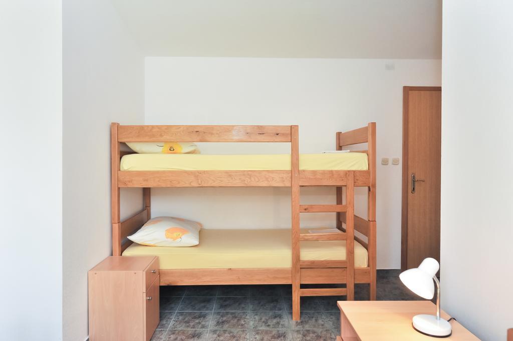 Apartments Marta Starigrad Paklenica Rum bild