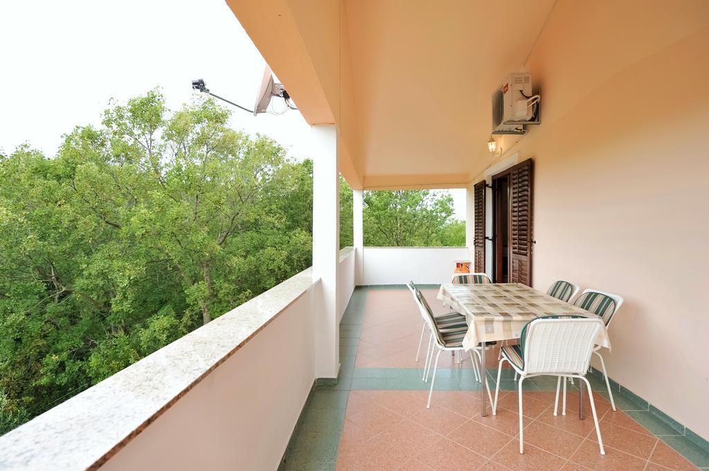 Apartments Marta Starigrad Paklenica Rum bild